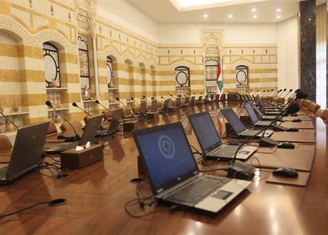 جلسة حكومية غداً لبحث ملف الكهرباء وخدمة “ستارلينك”