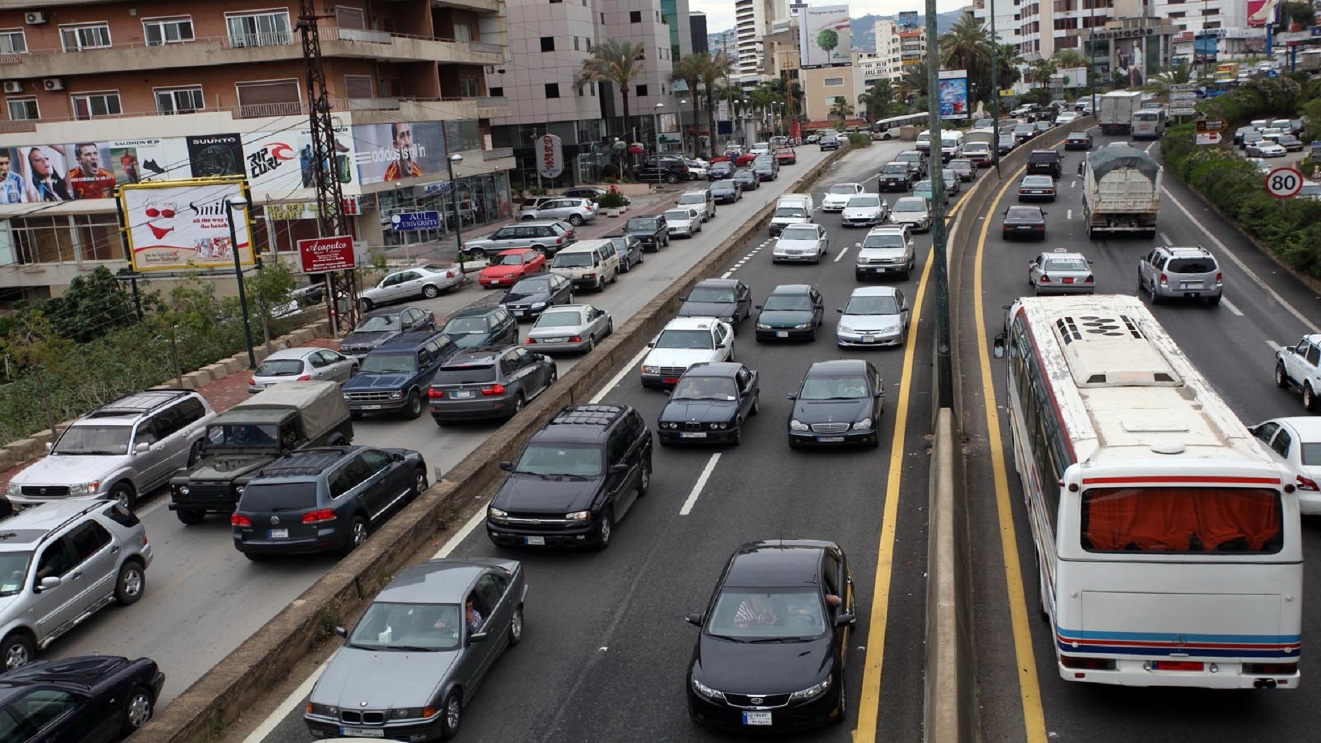 وزير الأشغال العامة يعقد إجتماعاً مع نواب جبيل وكسروان لبحث موضوع توسيع أوتوستراد جونيه